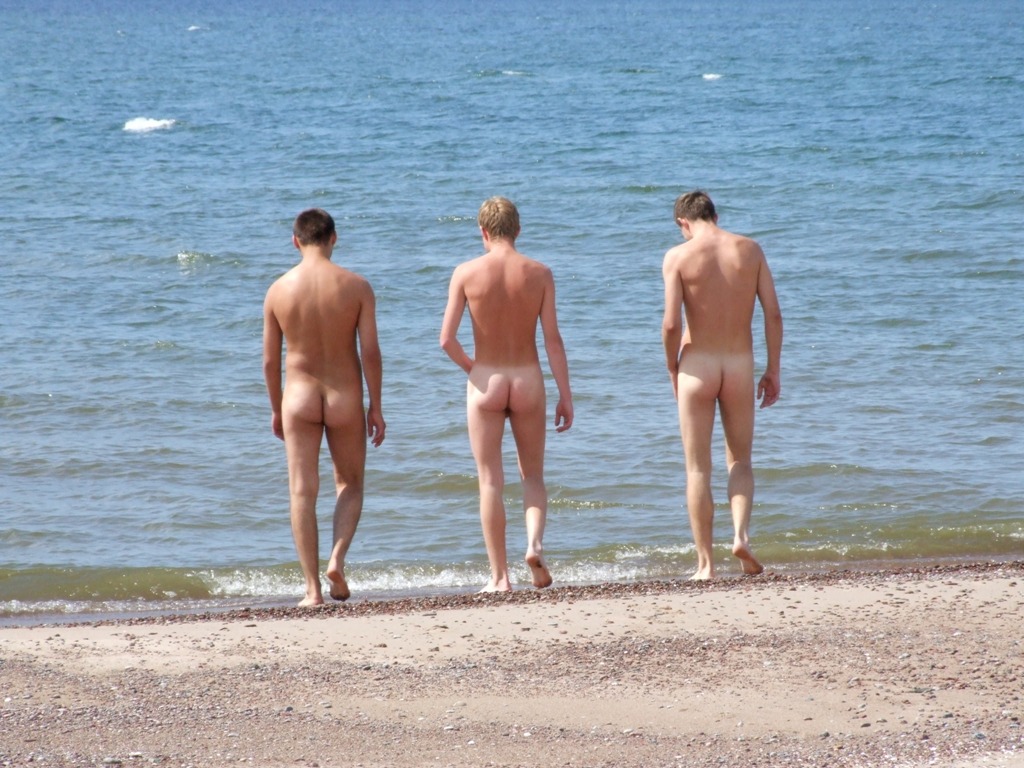 beach3_04 - Jock Spank - Male Spanking.